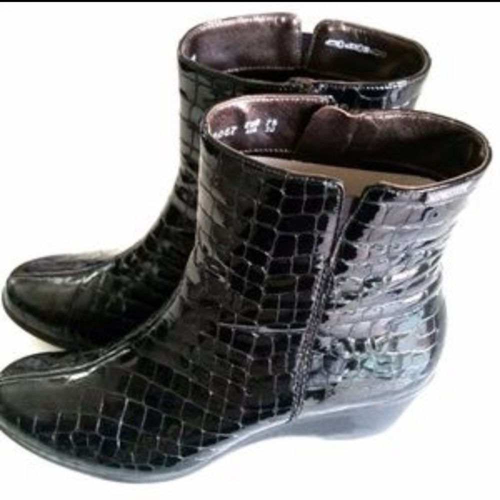 MEPHISTO patent crock wedge booties.